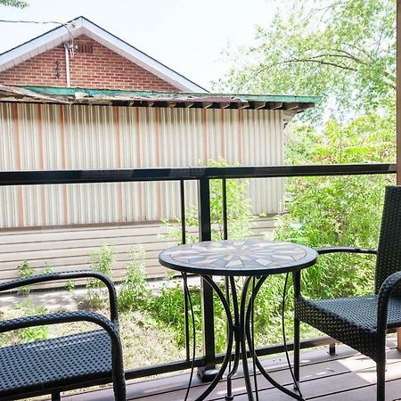 ENTIRE 2 BEDROOM APARTMENT UPTOWN WATERLOO - e2 Waterloo Exterior foto