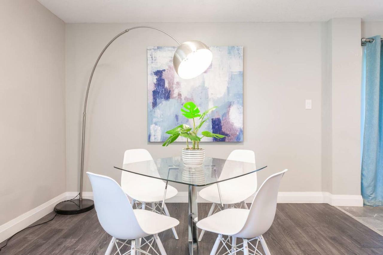 ENTIRE 2 BEDROOM APARTMENT UPTOWN WATERLOO - e2 Waterloo Exterior foto