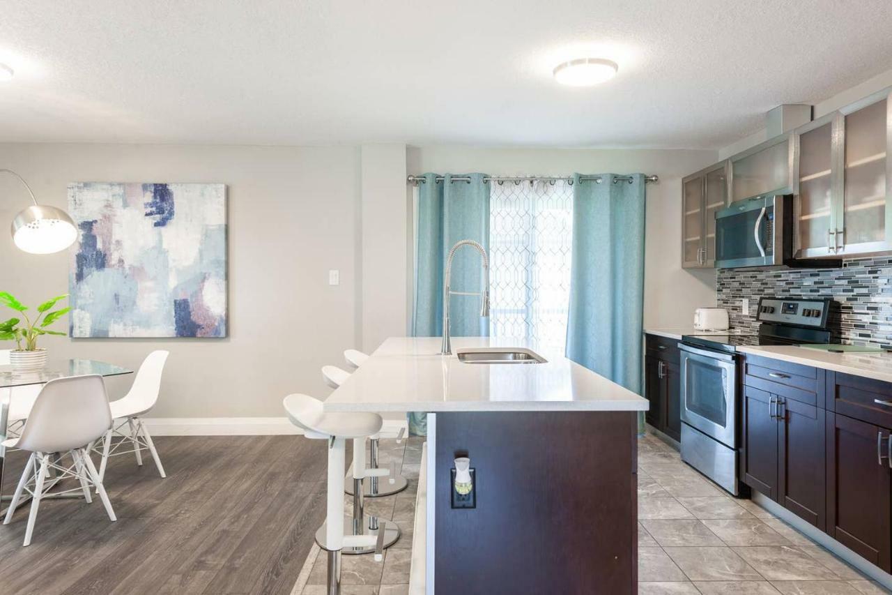 ENTIRE 2 BEDROOM APARTMENT UPTOWN WATERLOO - e2 Waterloo Exterior foto