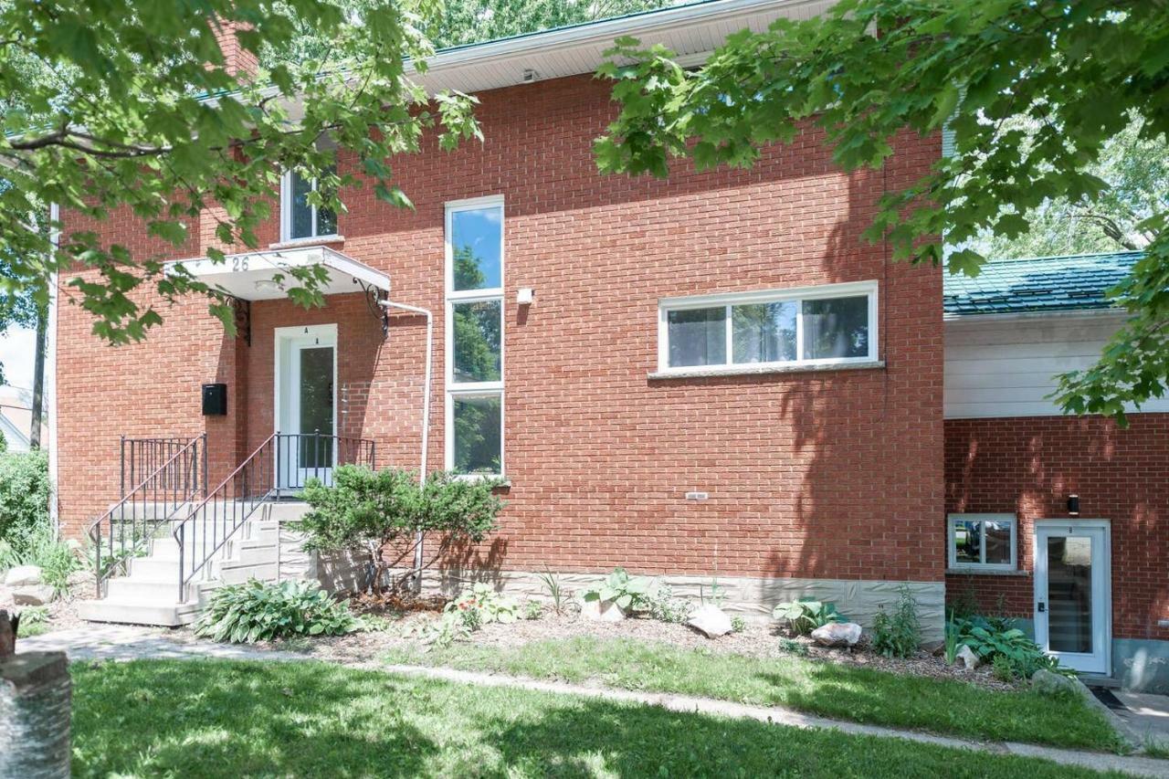 ENTIRE 2 BEDROOM APARTMENT UPTOWN WATERLOO - e2 Waterloo Exterior foto