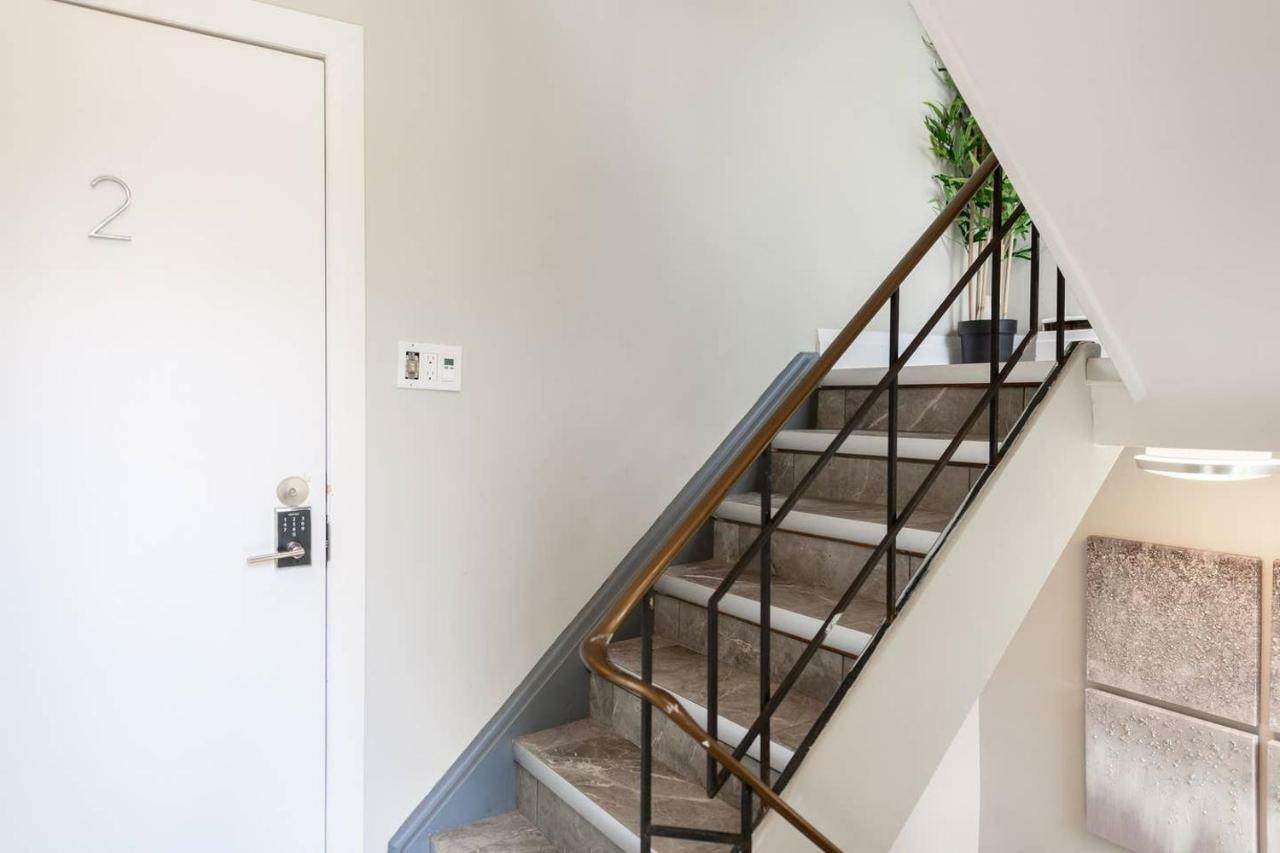 ENTIRE 2 BEDROOM APARTMENT UPTOWN WATERLOO - e2 Waterloo Exterior foto