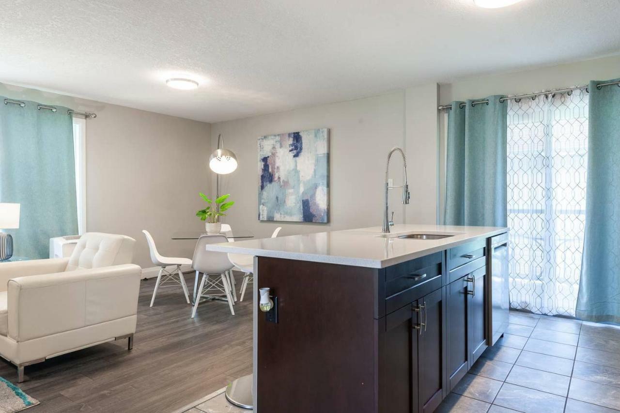 ENTIRE 2 BEDROOM APARTMENT UPTOWN WATERLOO - e2 Waterloo Exterior foto